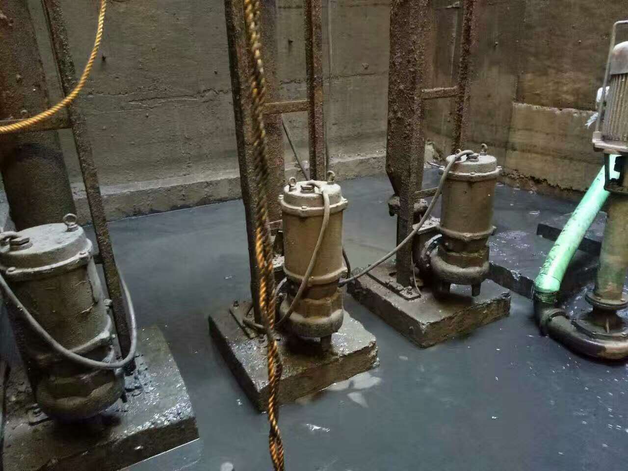 岚皋污水池清理